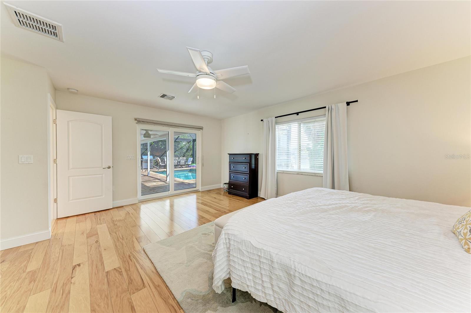 SIESTA ISLES - Residential