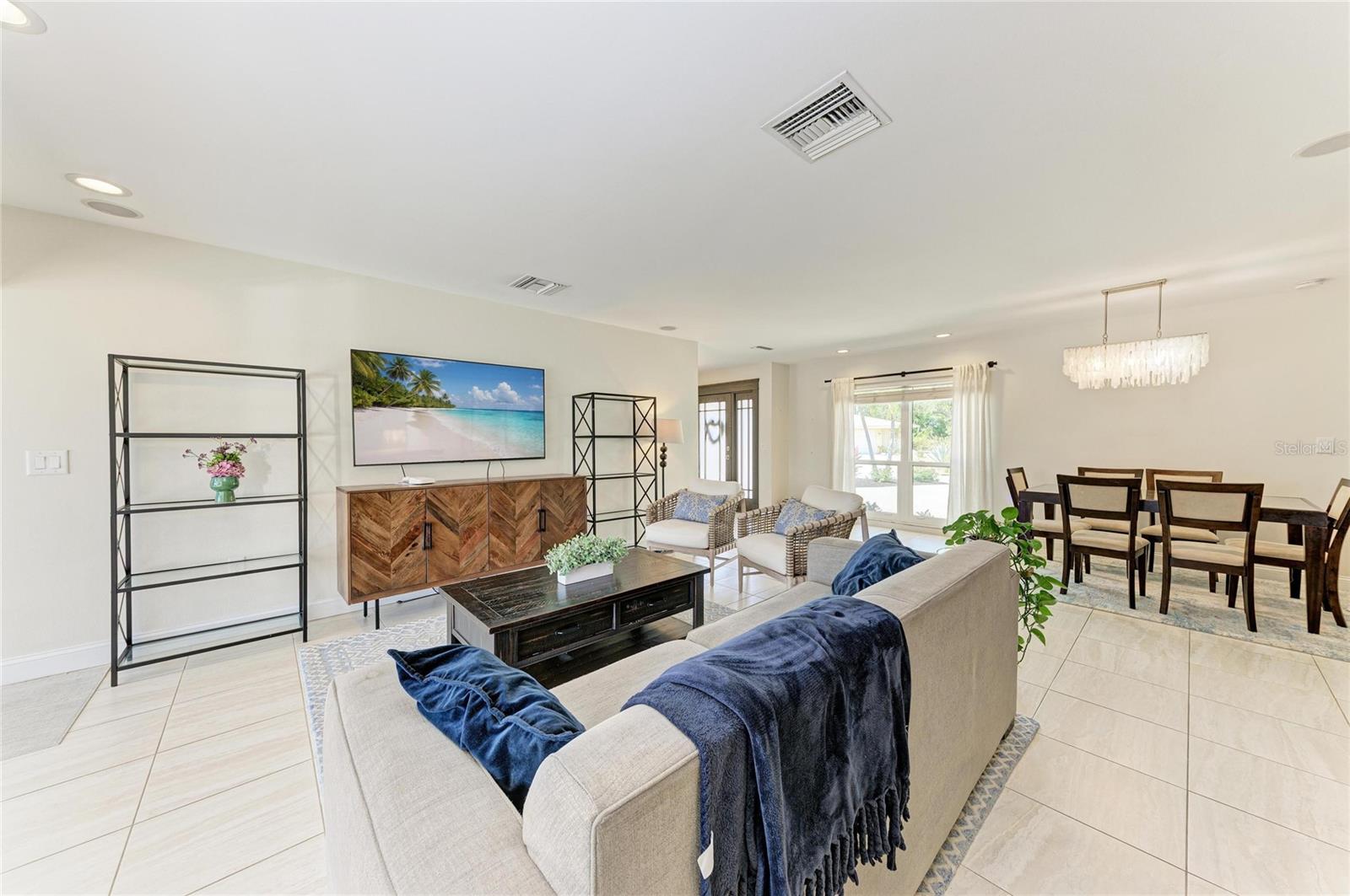 SIESTA ISLES - Residential