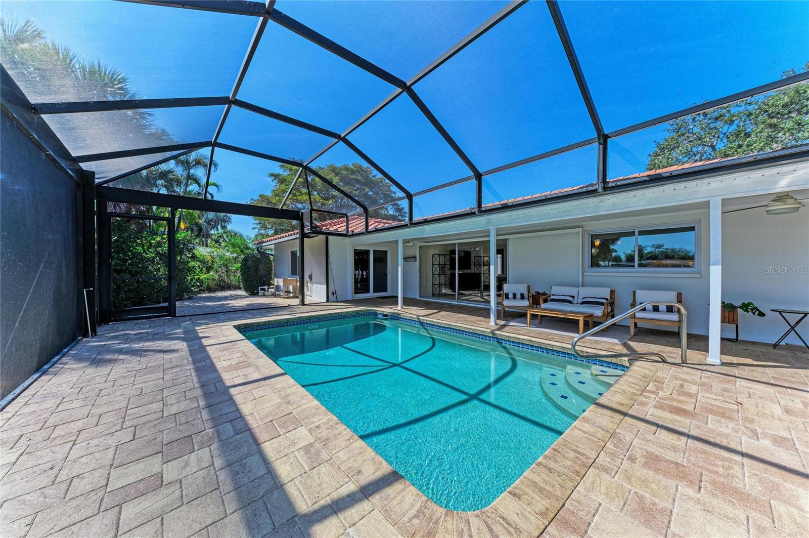 SIESTA ISLES - Residential