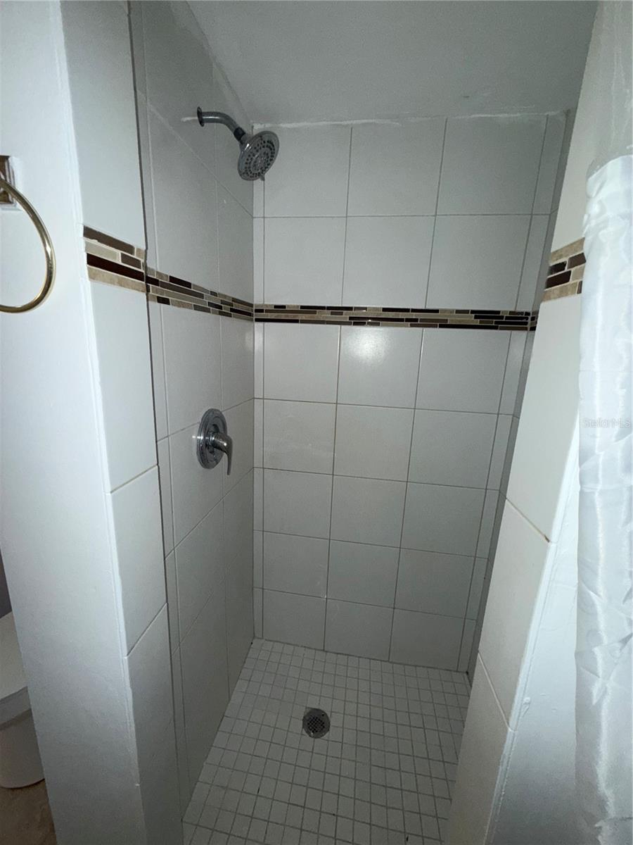 BARRINGTON SUB UNIT B - Residential Lease