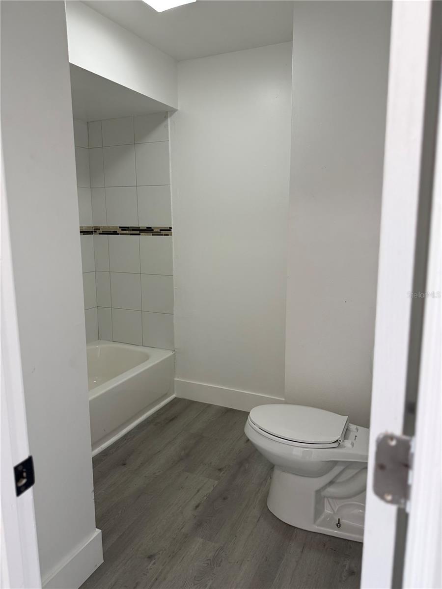 BARRINGTON SUB UNIT B - Residential Lease