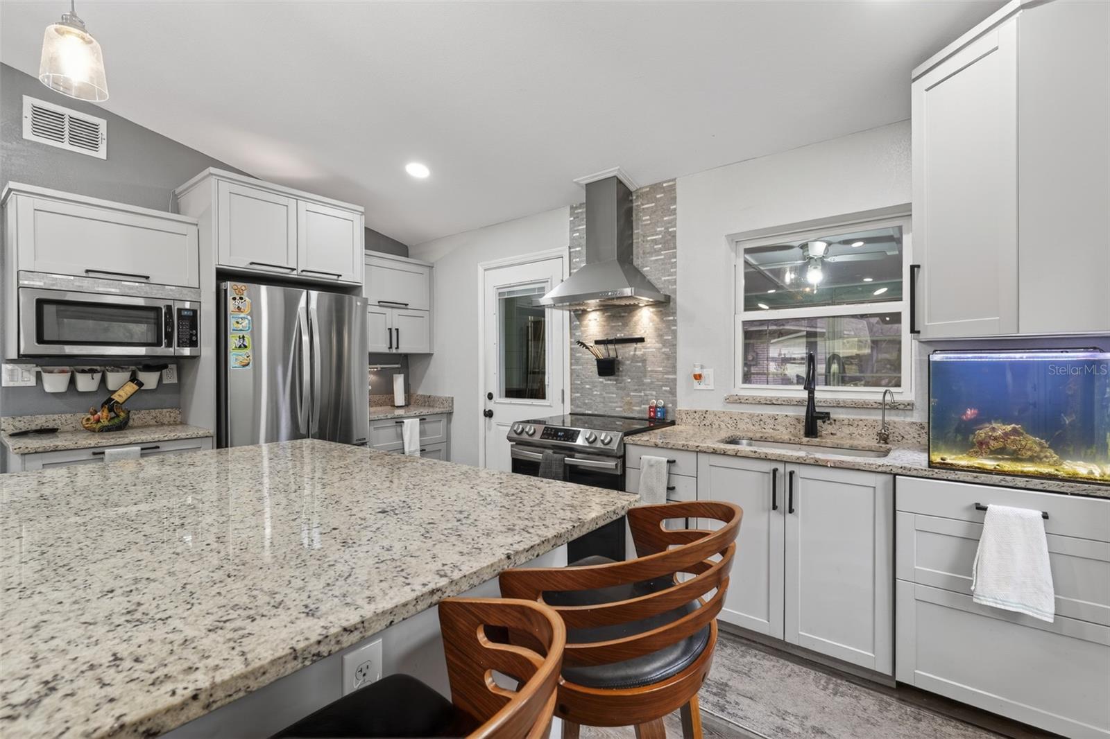 RUNNYMEDE SHORES - Residential