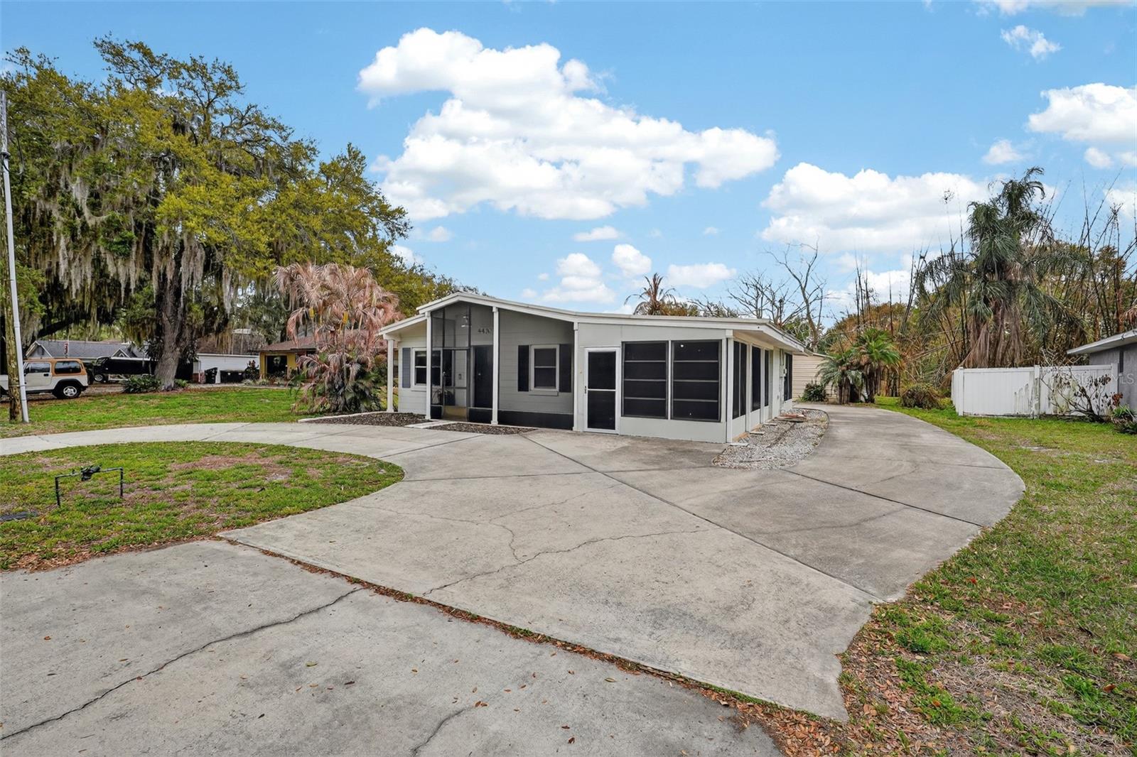 RUNNYMEDE SHORES - Residential