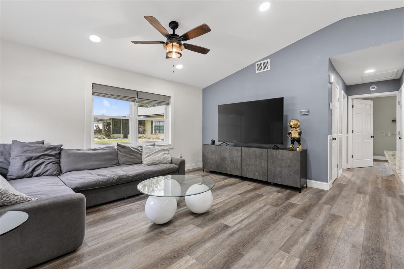 RUNNYMEDE SHORES - Residential