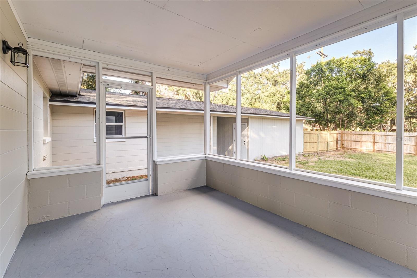 HACKLAKE - Residential