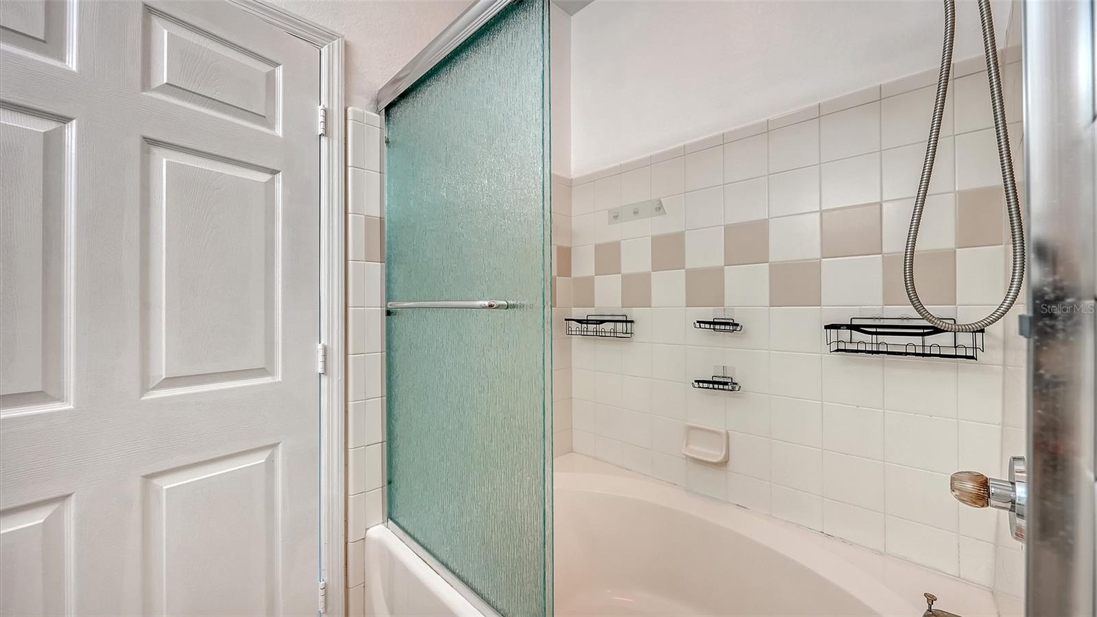 ADMIRALS WALK - Residential