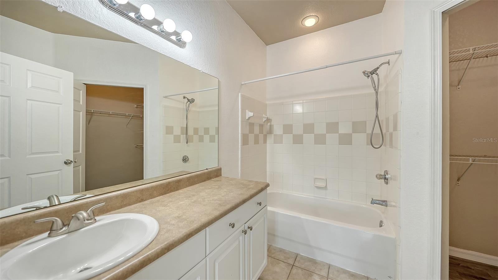 ADMIRALS WALK - Residential