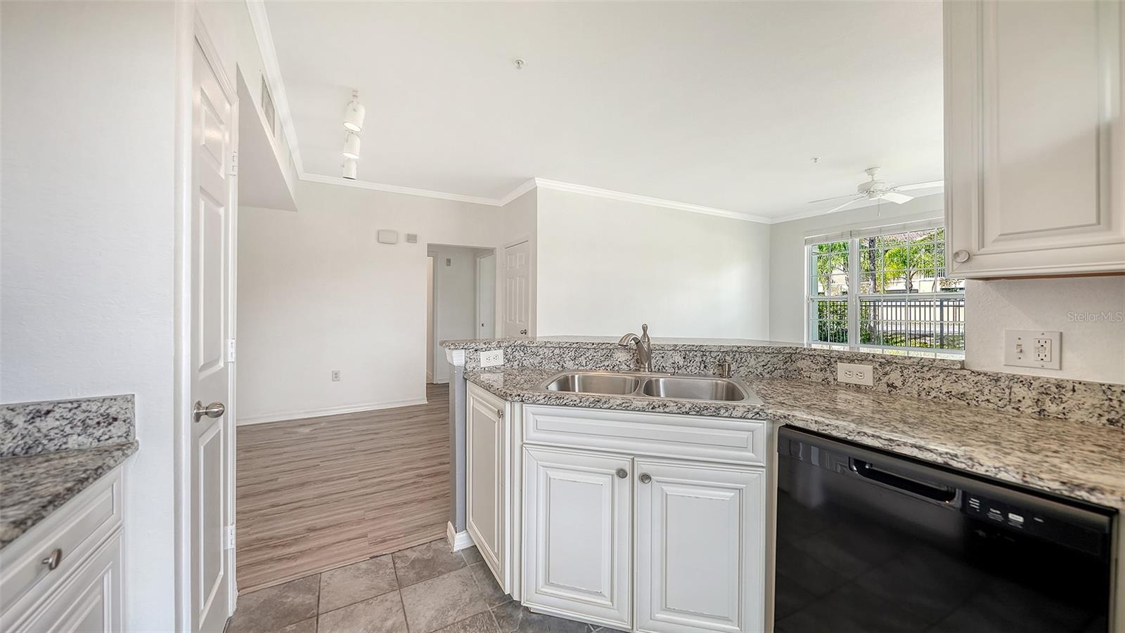 ADMIRALS WALK - Residential