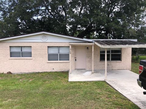 A home in LAKELAND