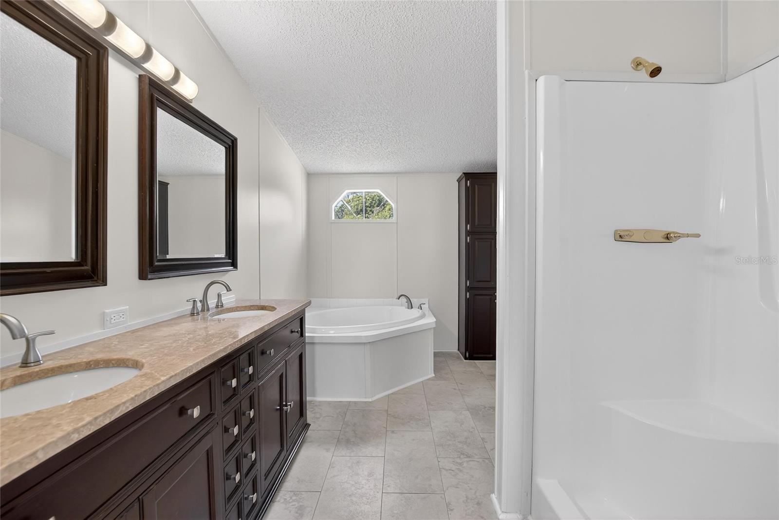 TEMPLE TERRACE WOODS - Residential