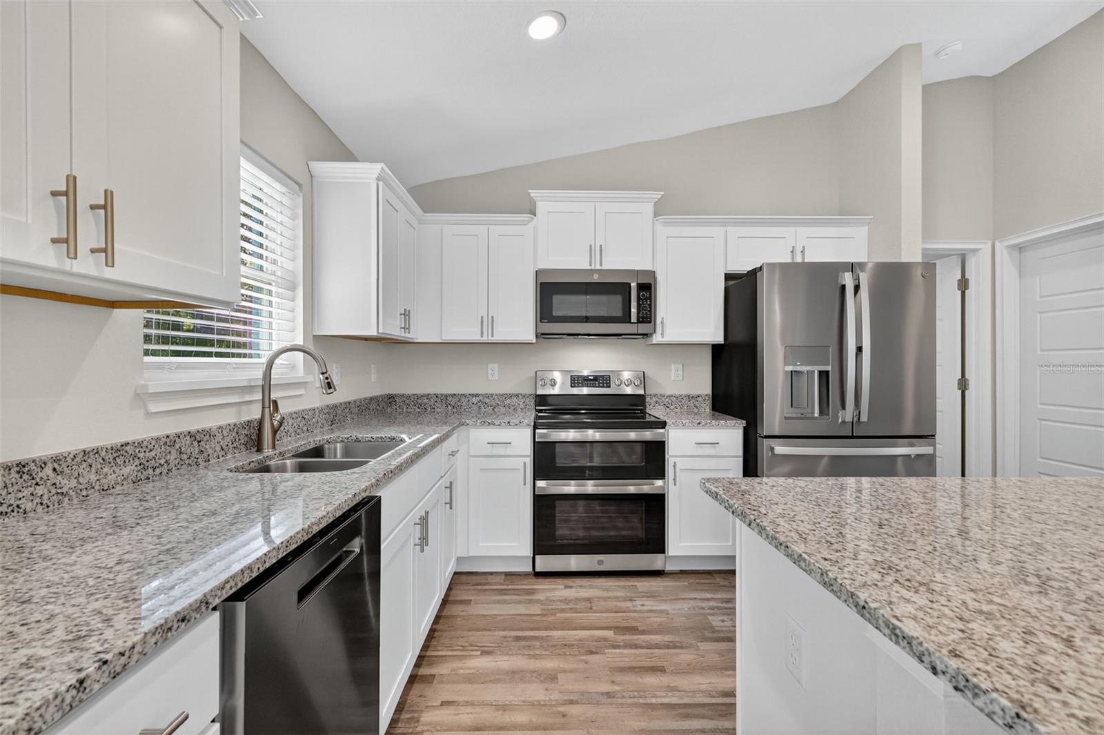 SILVER SPRINGS SHORES - Residential