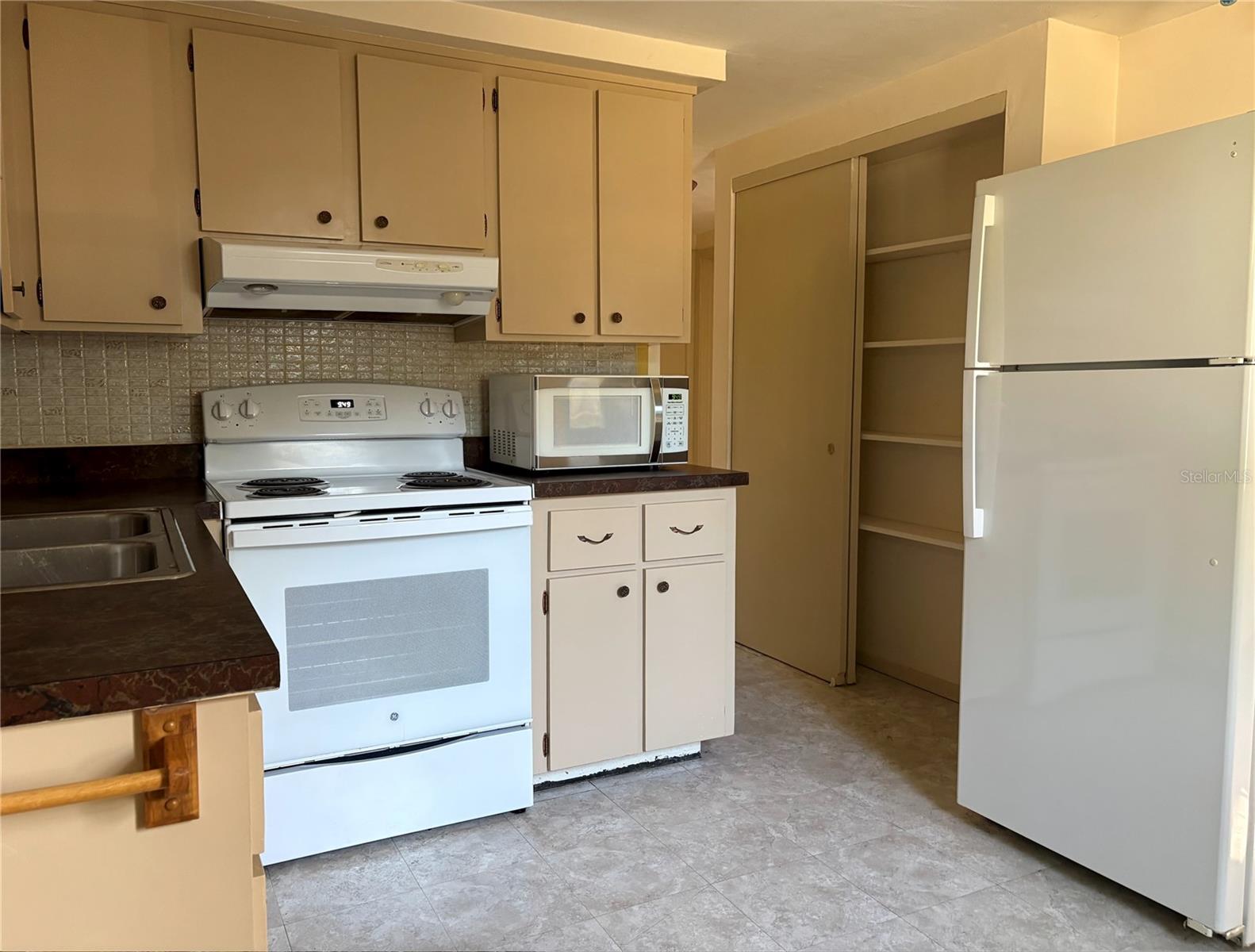 NORTHRUPS RIVER GROVE - Residential Lease