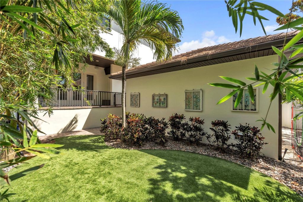 Photo of 101 Bandera Way NE, St Petersburg, FL 33704 (MLS # TB8397422)