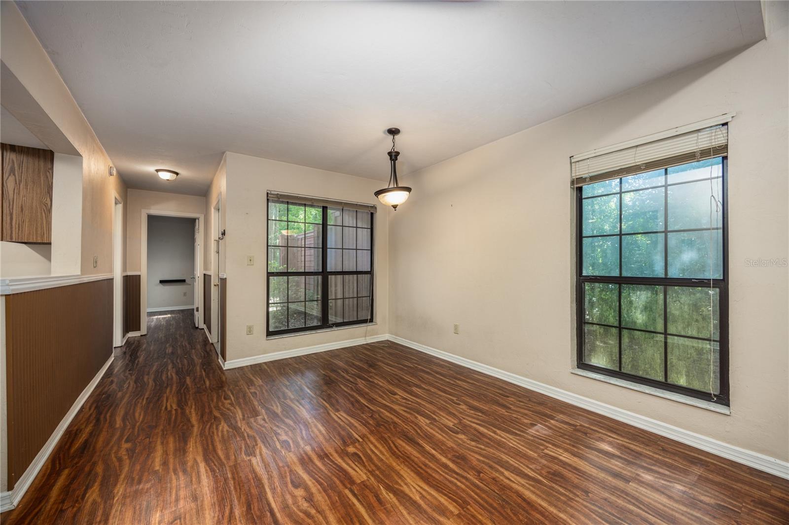 5701 SW 10TH PLACE