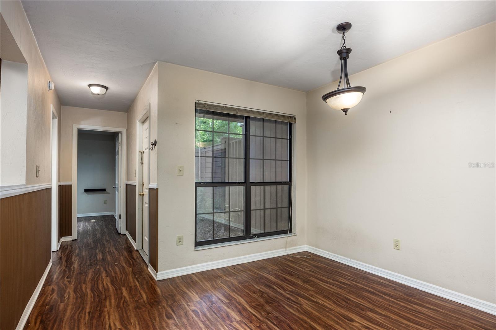 5701 SW 10TH PLACE