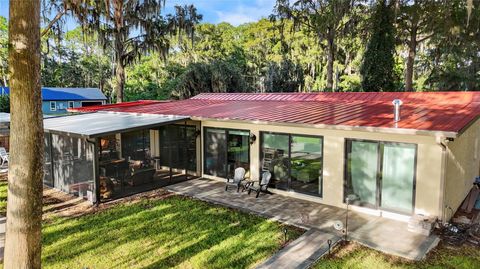 A home in TAVARES