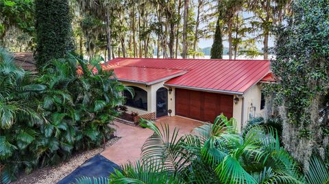 A home in TAVARES