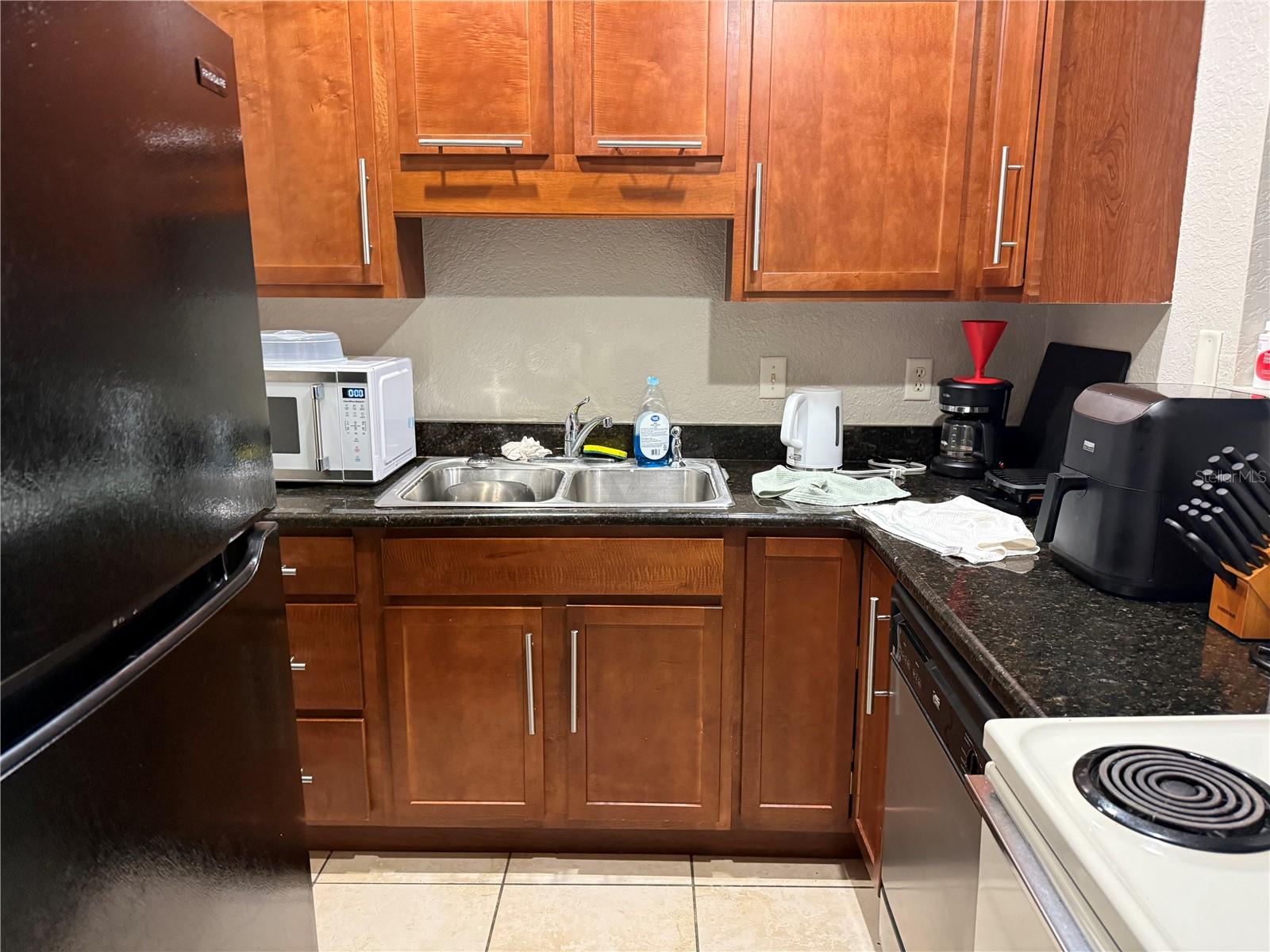 METRO/MICHIGAN PARK CONDO - Residential