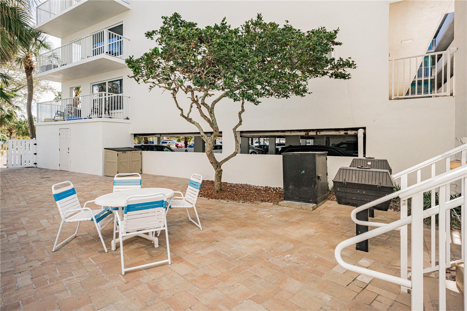 HOLIDAY VILLAS 2 - Residential