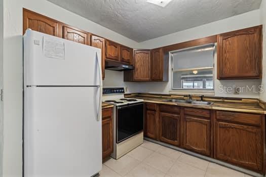 LAKE SIDE ESTATES - Residential