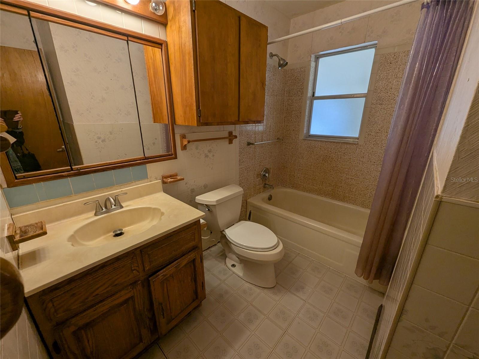 LAKE SIDE ESTATES - Residential