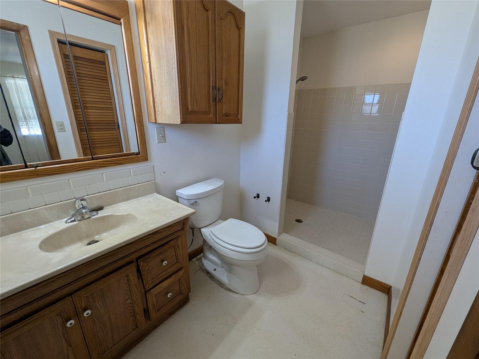 LAKE SIDE ESTATES - Residential