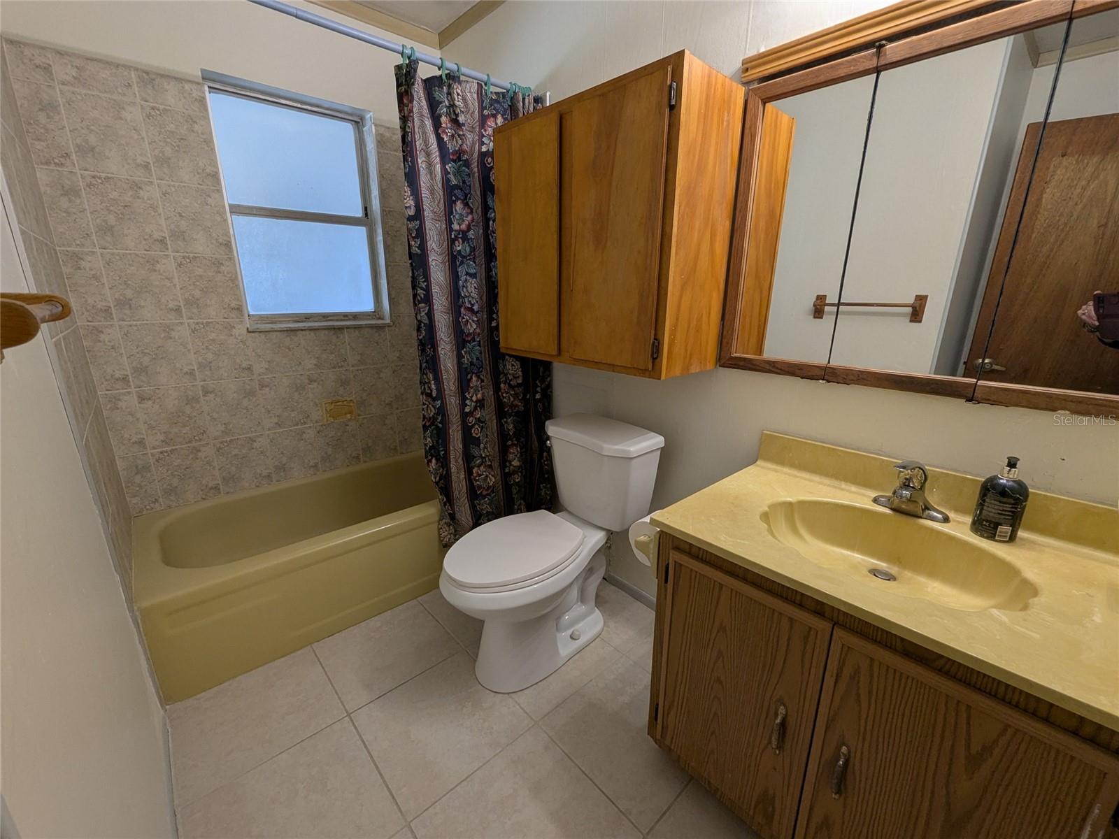 LAKE SIDE ESTATES - Residential