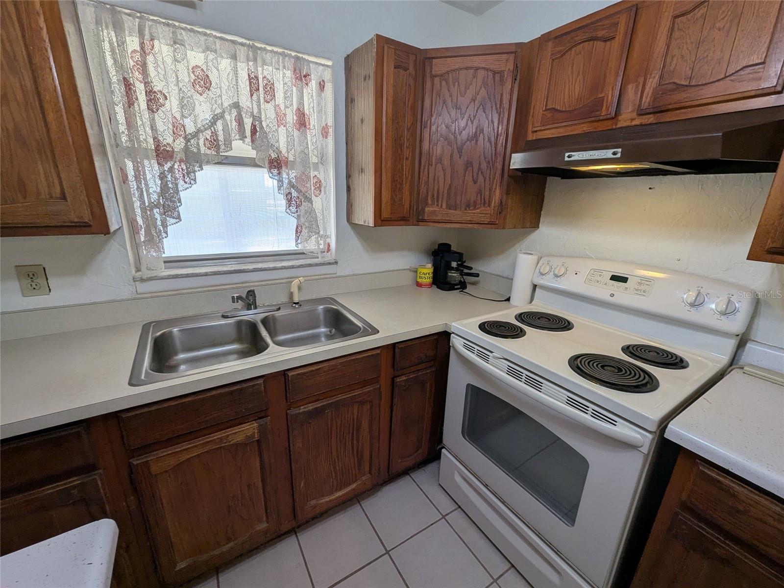 LAKE SIDE ESTATES - Residential