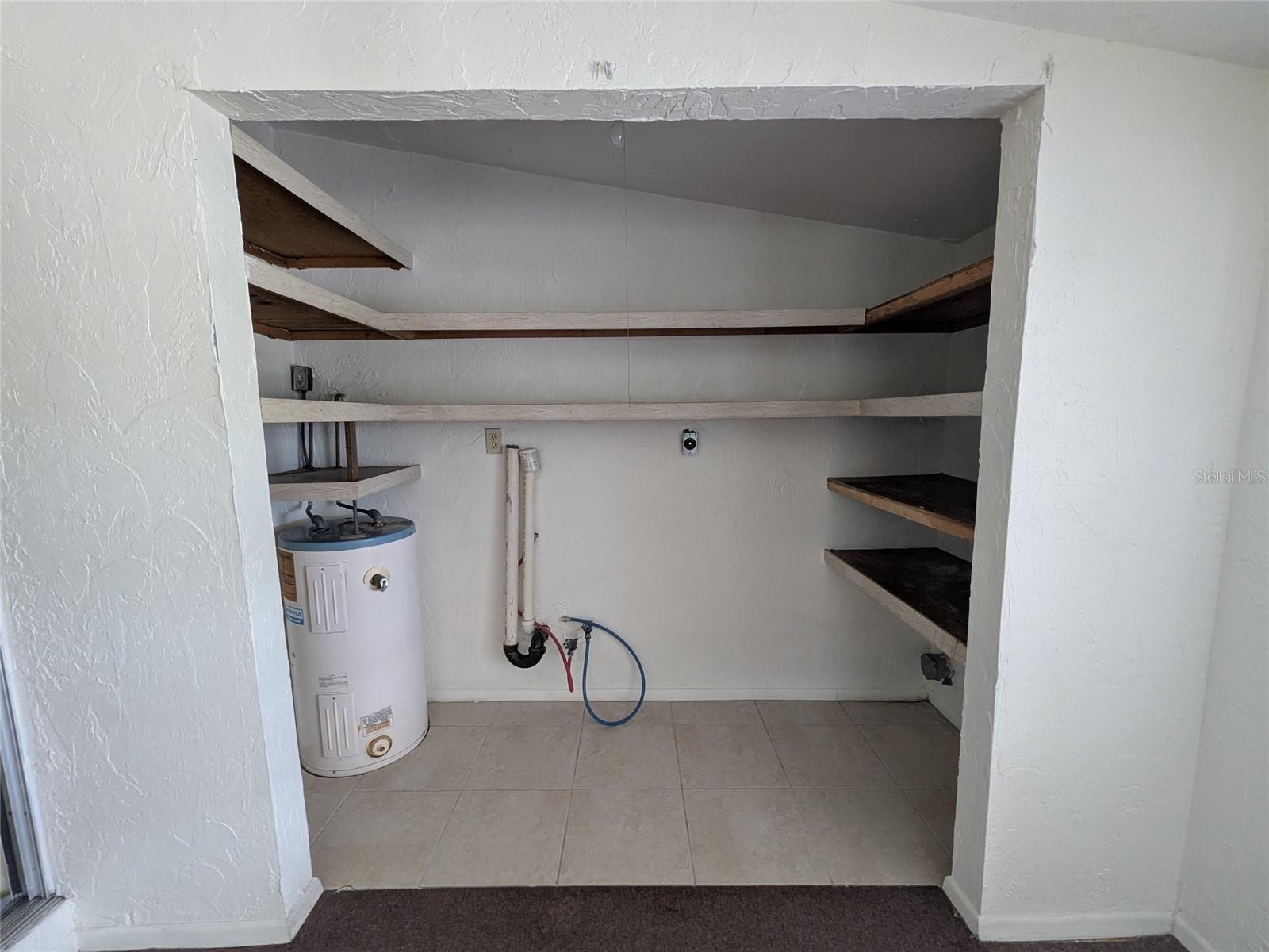 LAKE SIDE ESTATES - Residential