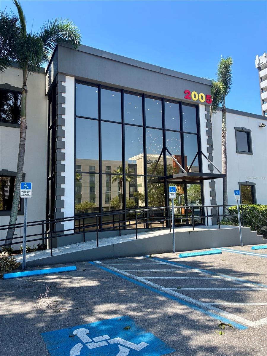 UNIQUE OPPORTUNITY!!
Sublet 1,409 sf now at $22.50/SF/YR through February, increasing to $27.50/SF/YR thereafter. The price includes taxes, utilities,and cleaning fee. It s ready to move-in and strategically located in the DESIRABLE INTERNATIONAL MALL/WESTSHORE AREA. It features a lobby, one conference room, and five private offices. The building offers a beautiful entrance, an elevator, and parking for 140 vehicles. It is within walking distance to the mall, a two minute drive to the I-275, and a ten minute drive to the airport and downtown.