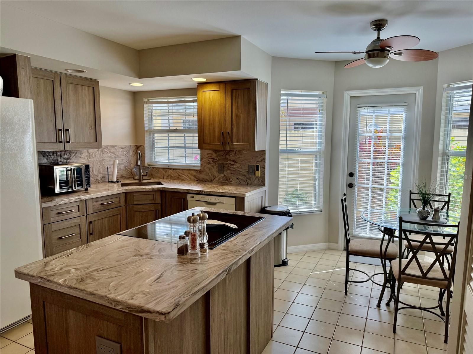 HARRINGTON LAKE - Residential