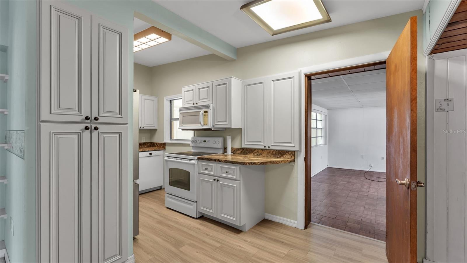 BELLAIRE PARK - Residential