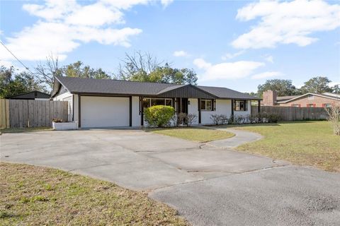 A home in DELAND