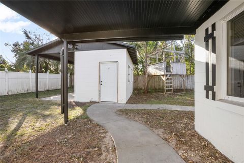 A home in DELAND