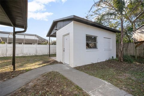 A home in DELAND