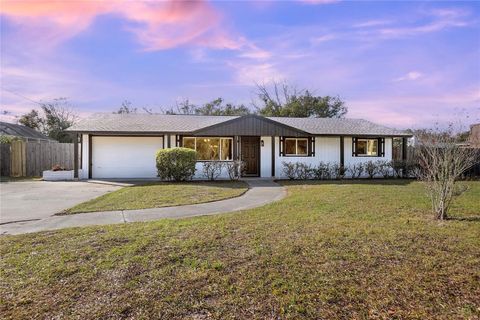 A home in DELAND