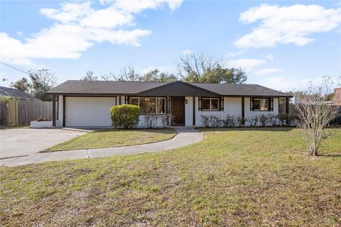 A home in DELAND