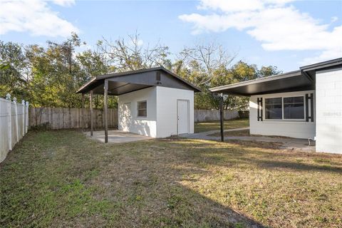 A home in DELAND