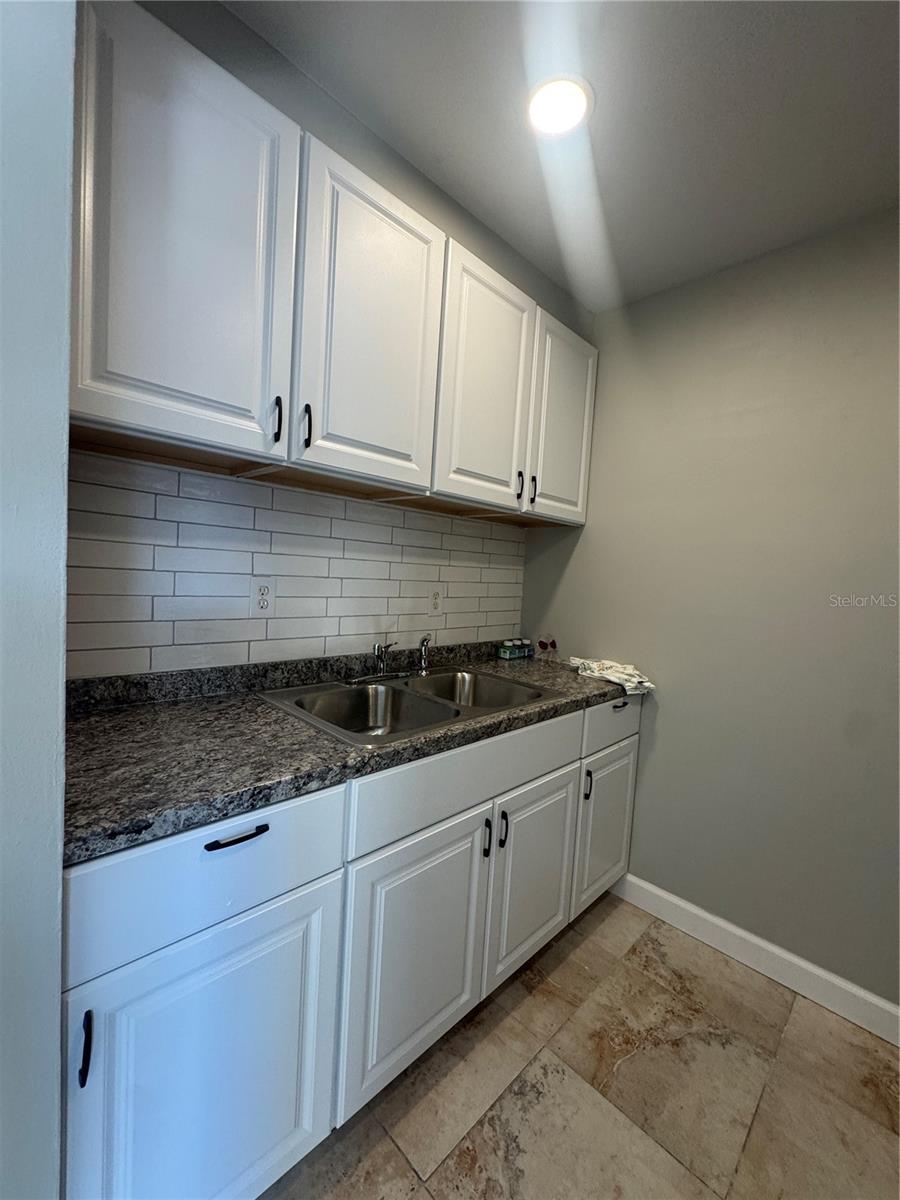 HILL CREST VILLAS - Residential