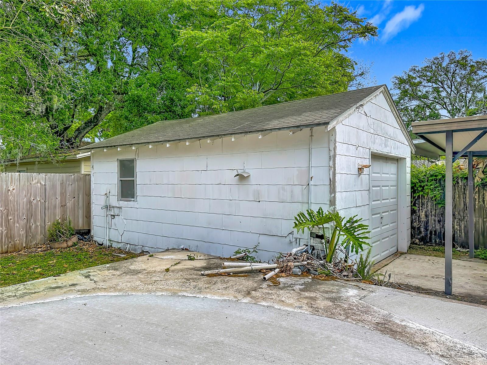 SPRING PARK MANOR - Residential