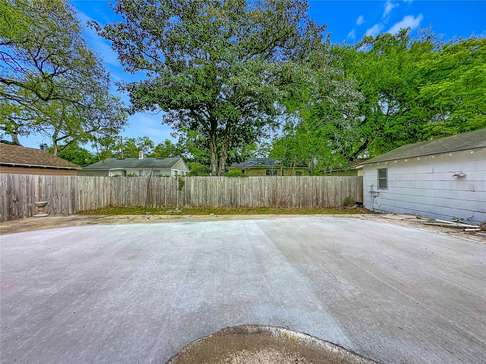 SPRING PARK MANOR - Residential