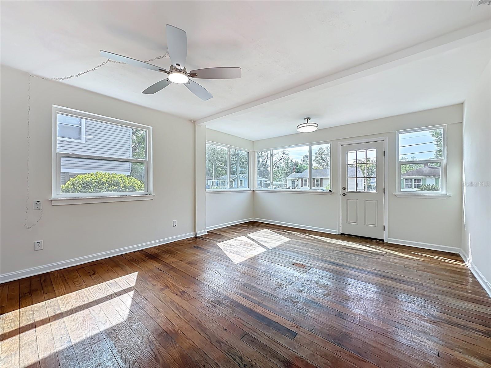 SPRING PARK MANOR - Residential