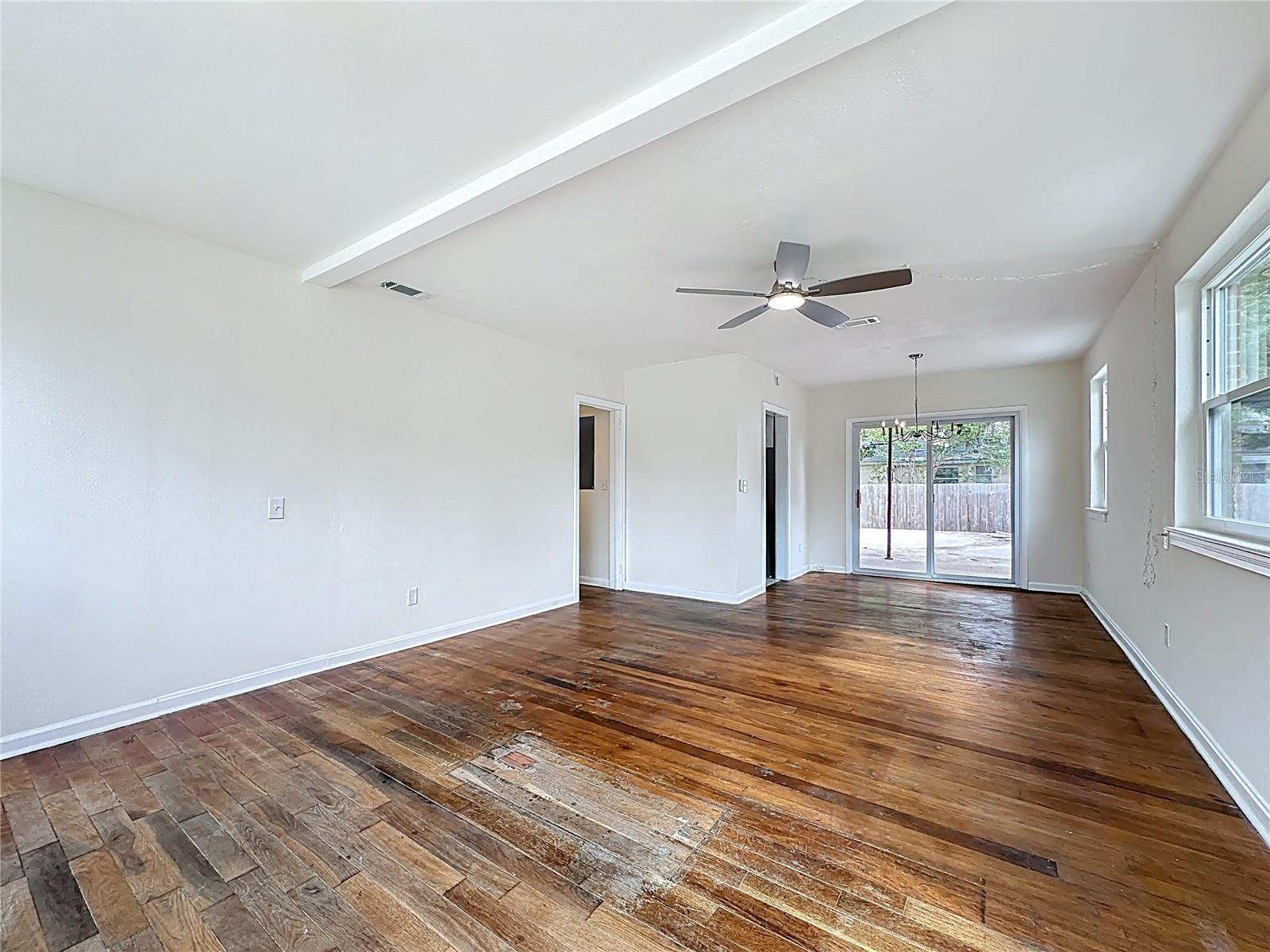 SPRING PARK MANOR - Residential