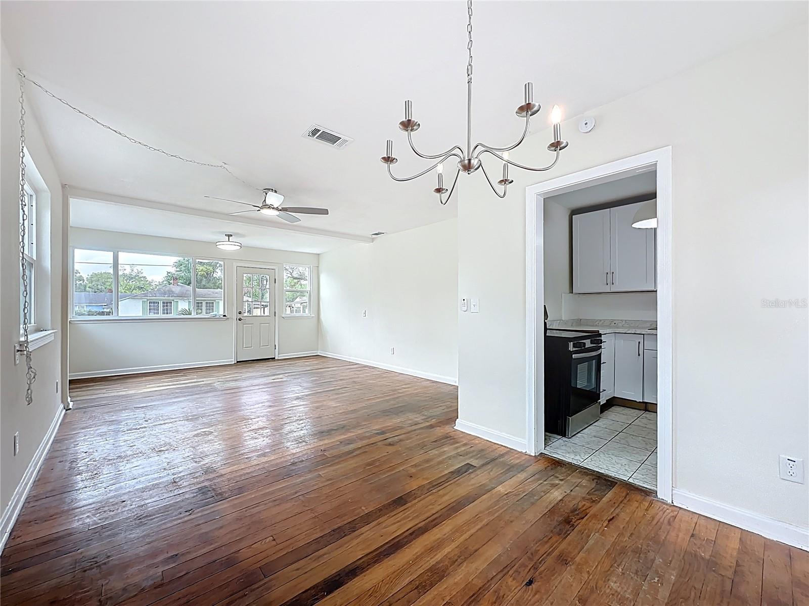 SPRING PARK MANOR - Residential