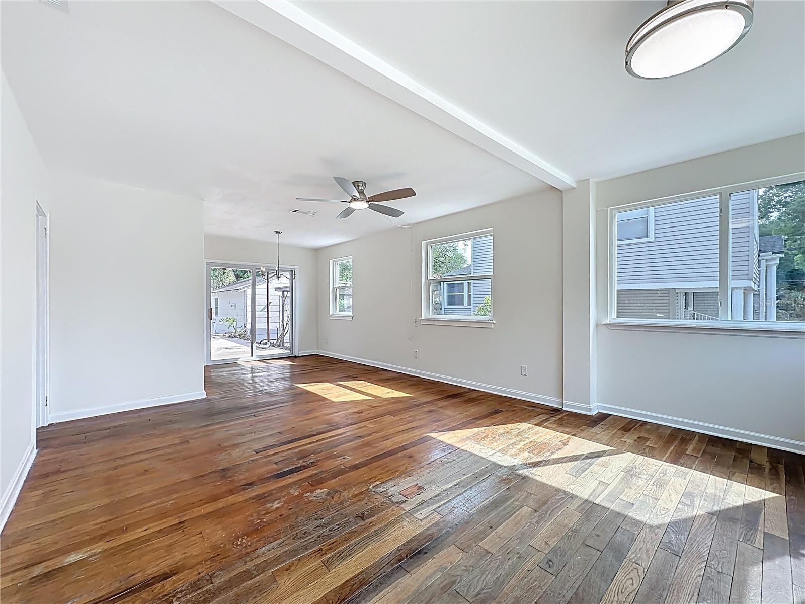 SPRING PARK MANOR - Residential