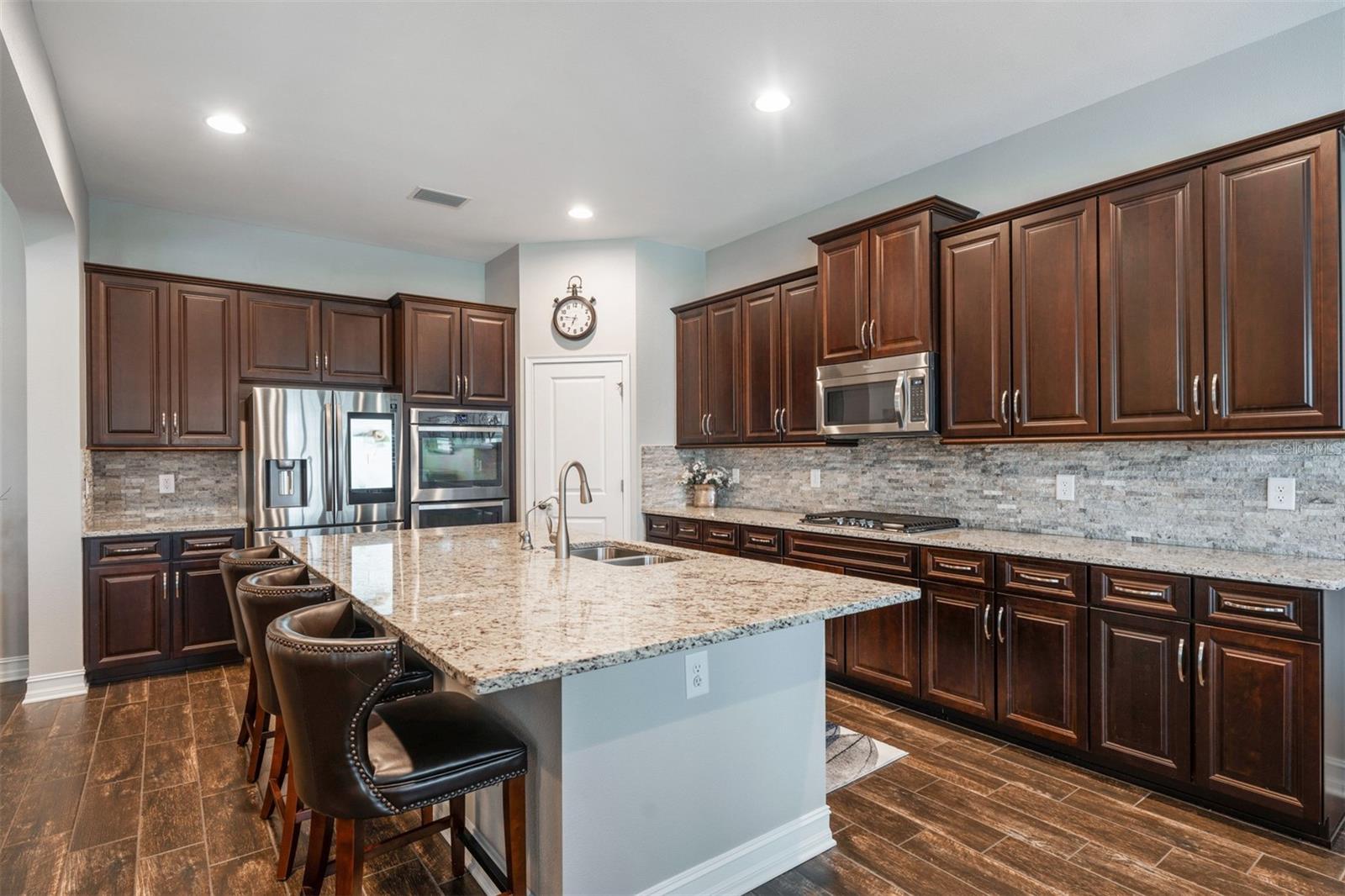 PROMENADE AT LAKE PARK PH - Residential