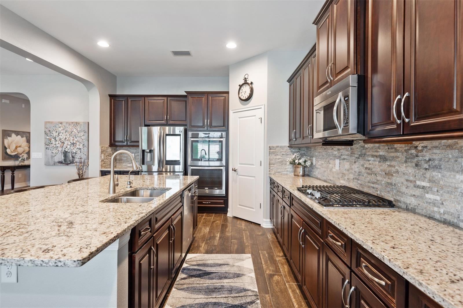 PROMENADE AT LAKE PARK PH - Residential