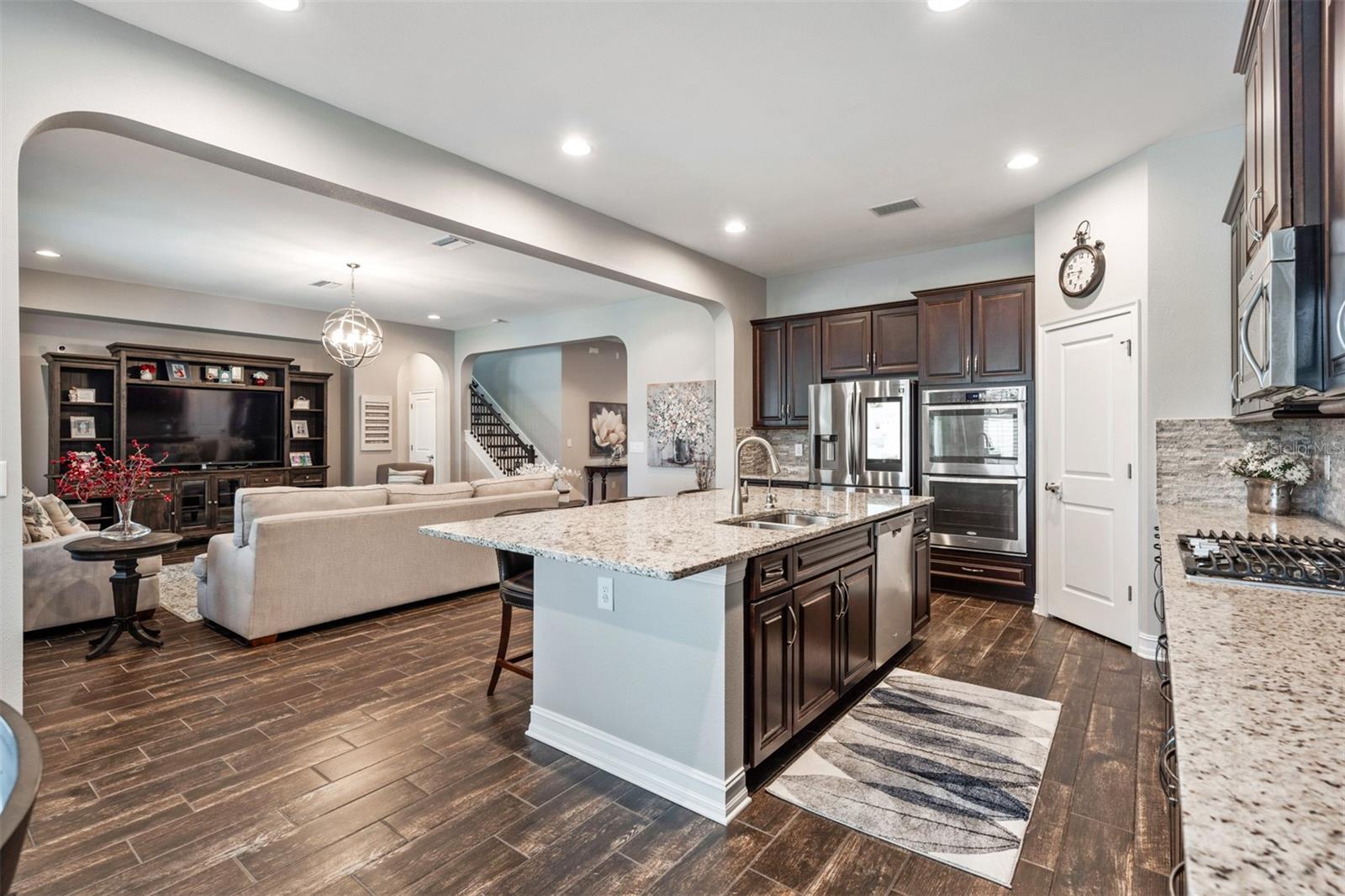 PROMENADE AT LAKE PARK PH - Residential