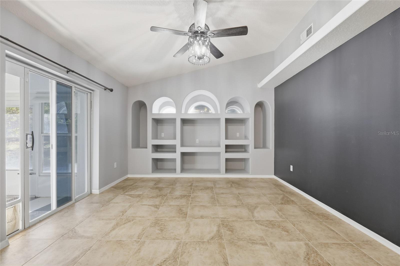 GROVELAND HIDDEN LAKES ESTATES - Residential