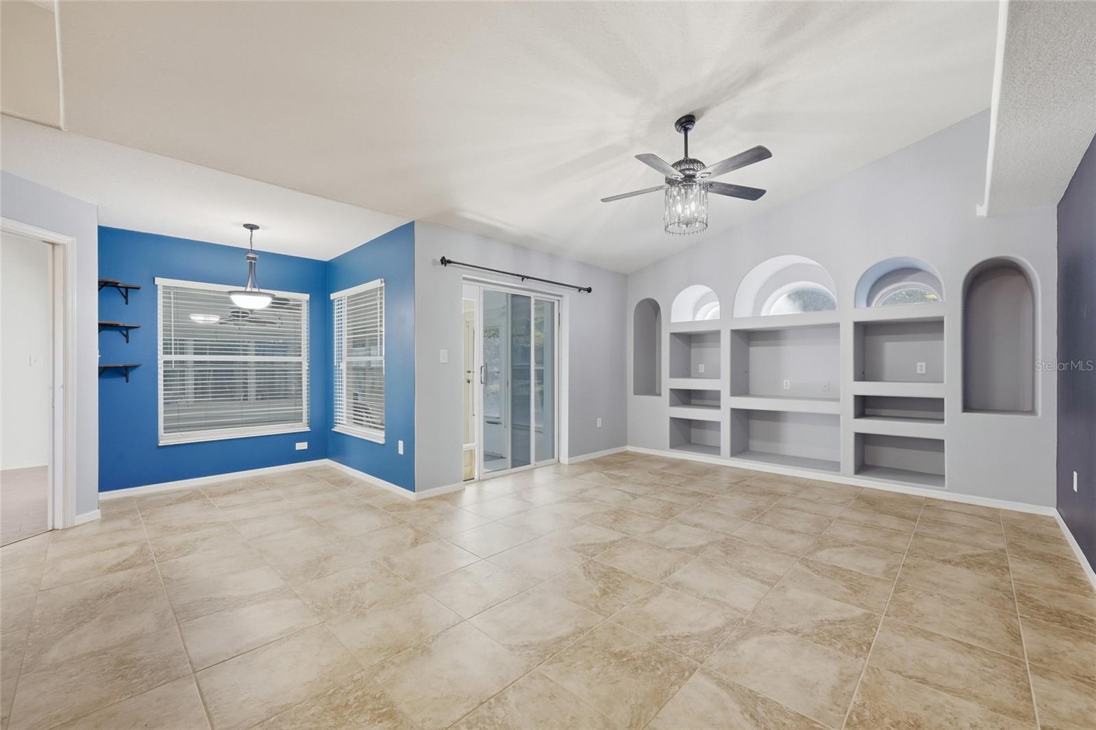GROVELAND HIDDEN LAKES ESTATES - Residential